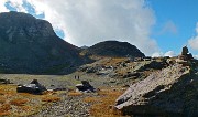 66 Dalla pietraia passiamo ad una conca di origine glaciale